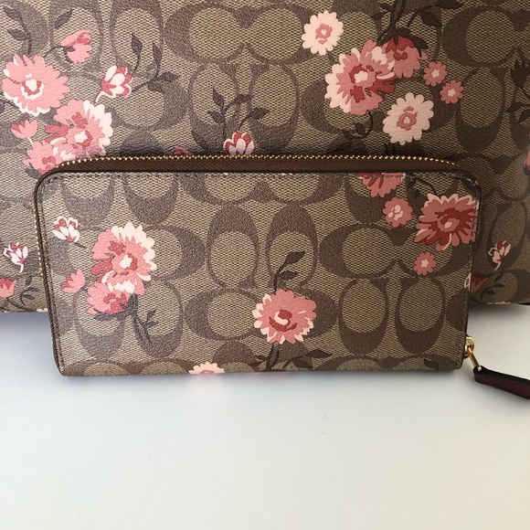 Coach khaki coral multi prairie daisy print wallet - Picture 2 of 6